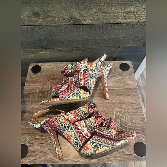 Antonio Melani Floral Heels🌹🌸🌹 Size 7 - Picture 12 of 16